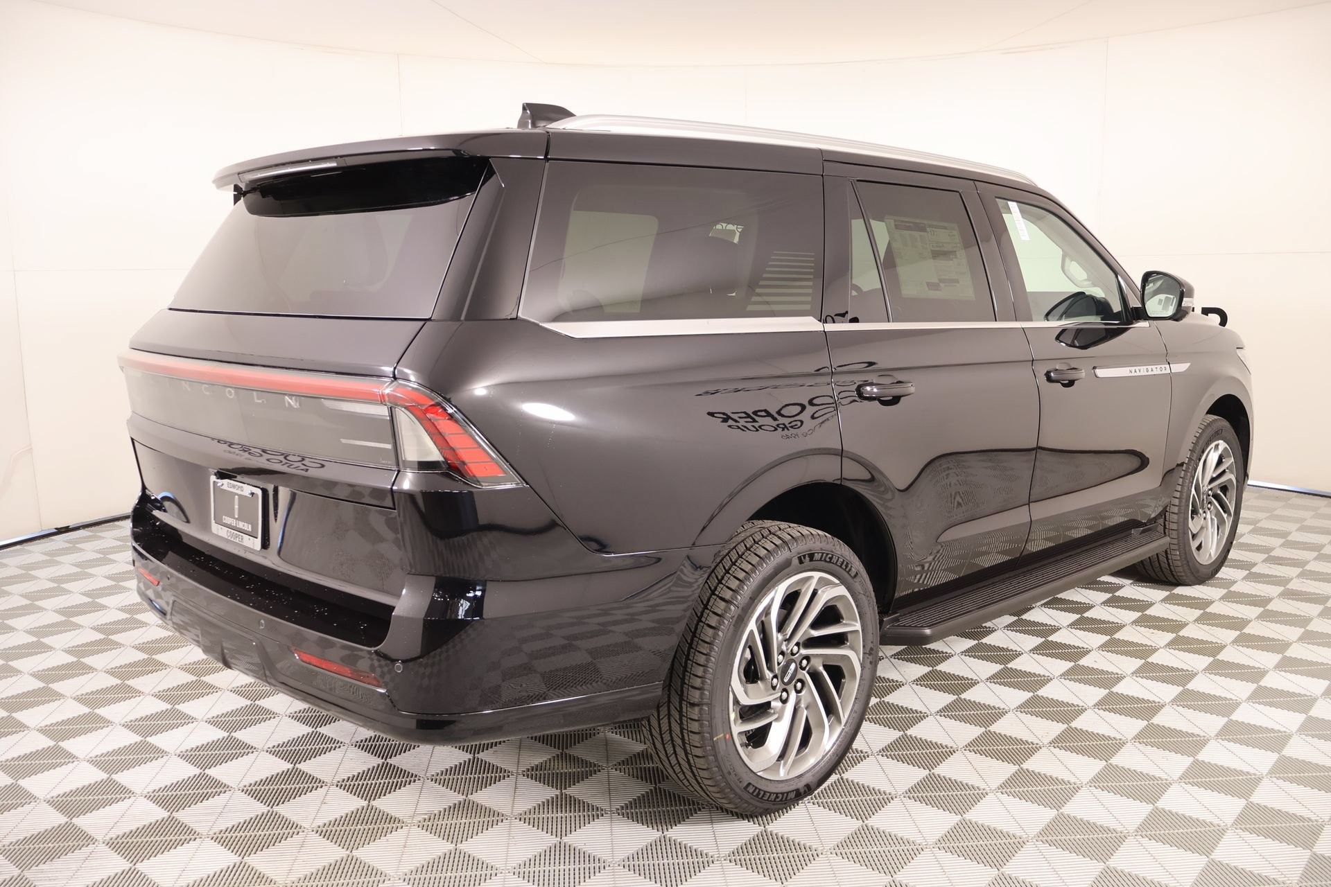 New 2026 Lincoln Navigator Premiere AWD/4WD image 21