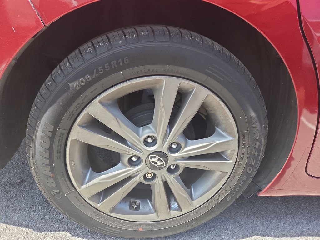 Used 2017 Hyundai Elantra SE FWD image 3
