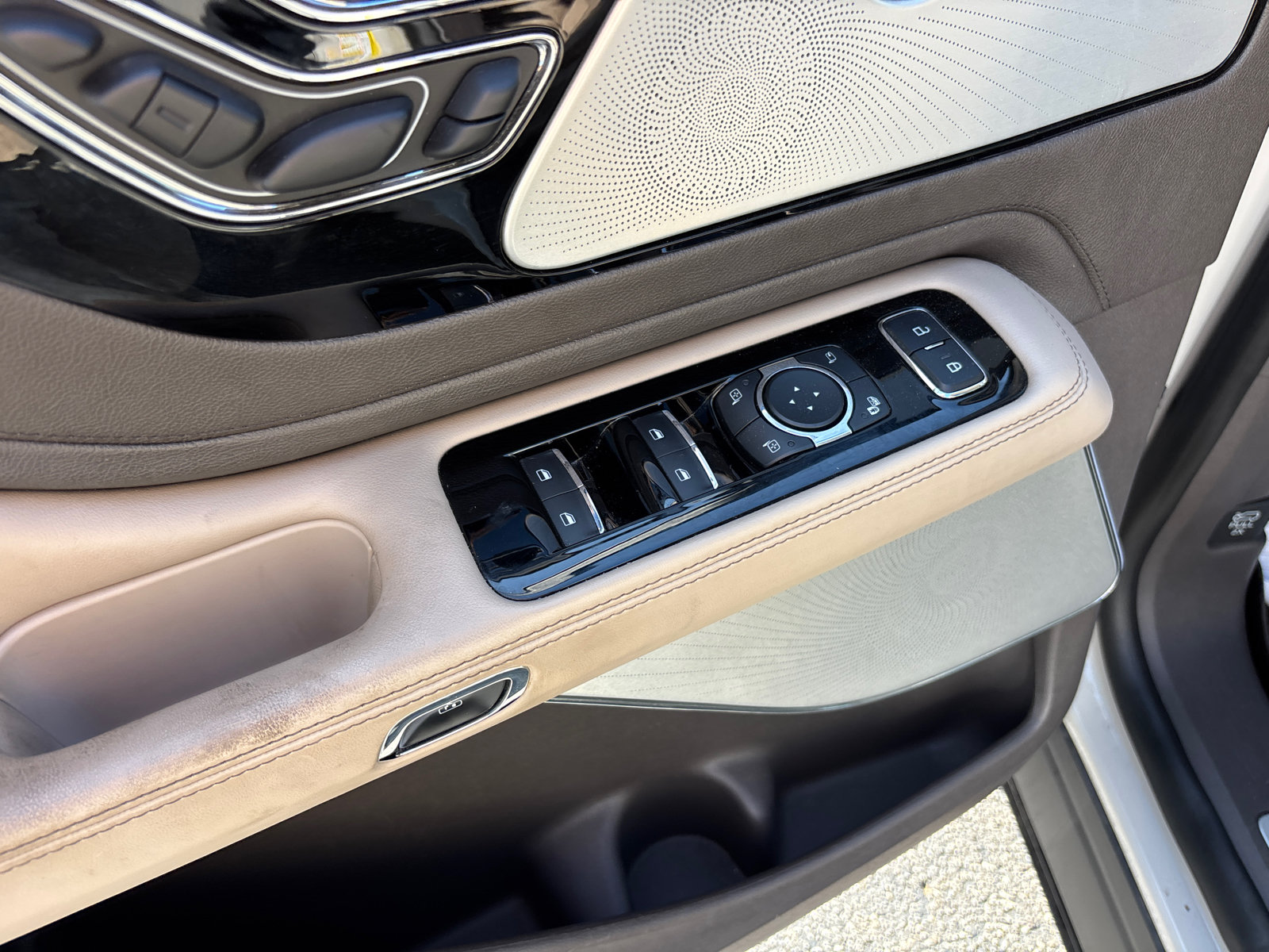 Certified 2020 Lincoln Aviator Reserve w/ Equipment Group 202A AWD/4WD image 13
