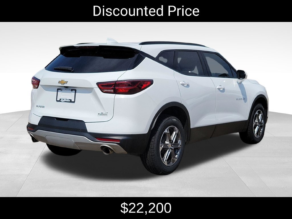 Used 2024 Chevrolet Blazer LT w/ Convenience Package FWD image 3