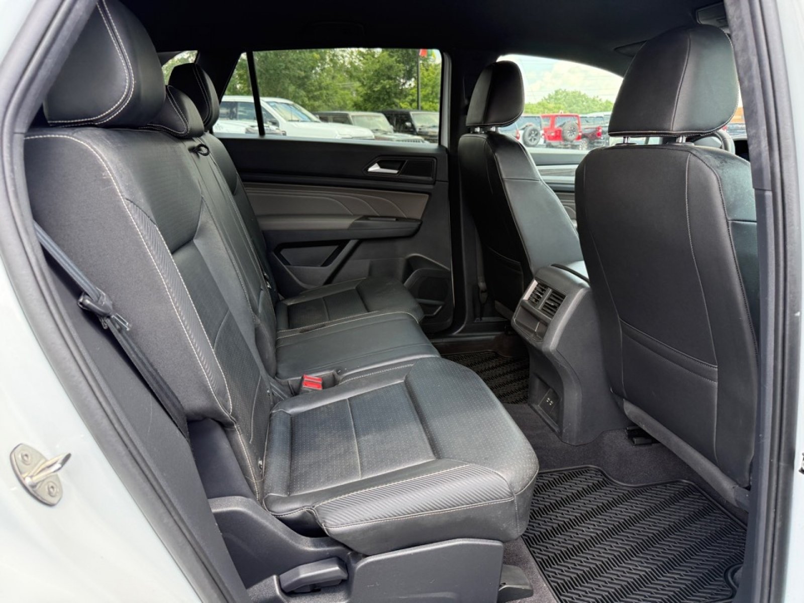 Used 2022 Volkswagen Atlas Cross Sport SE AWD/4WD image 25