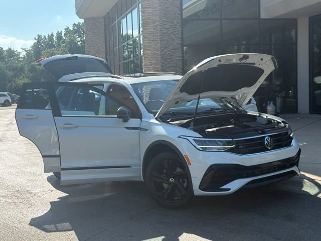 Used 2023 Volkswagen Tiguan SE R-Line AWD/4WD image 8