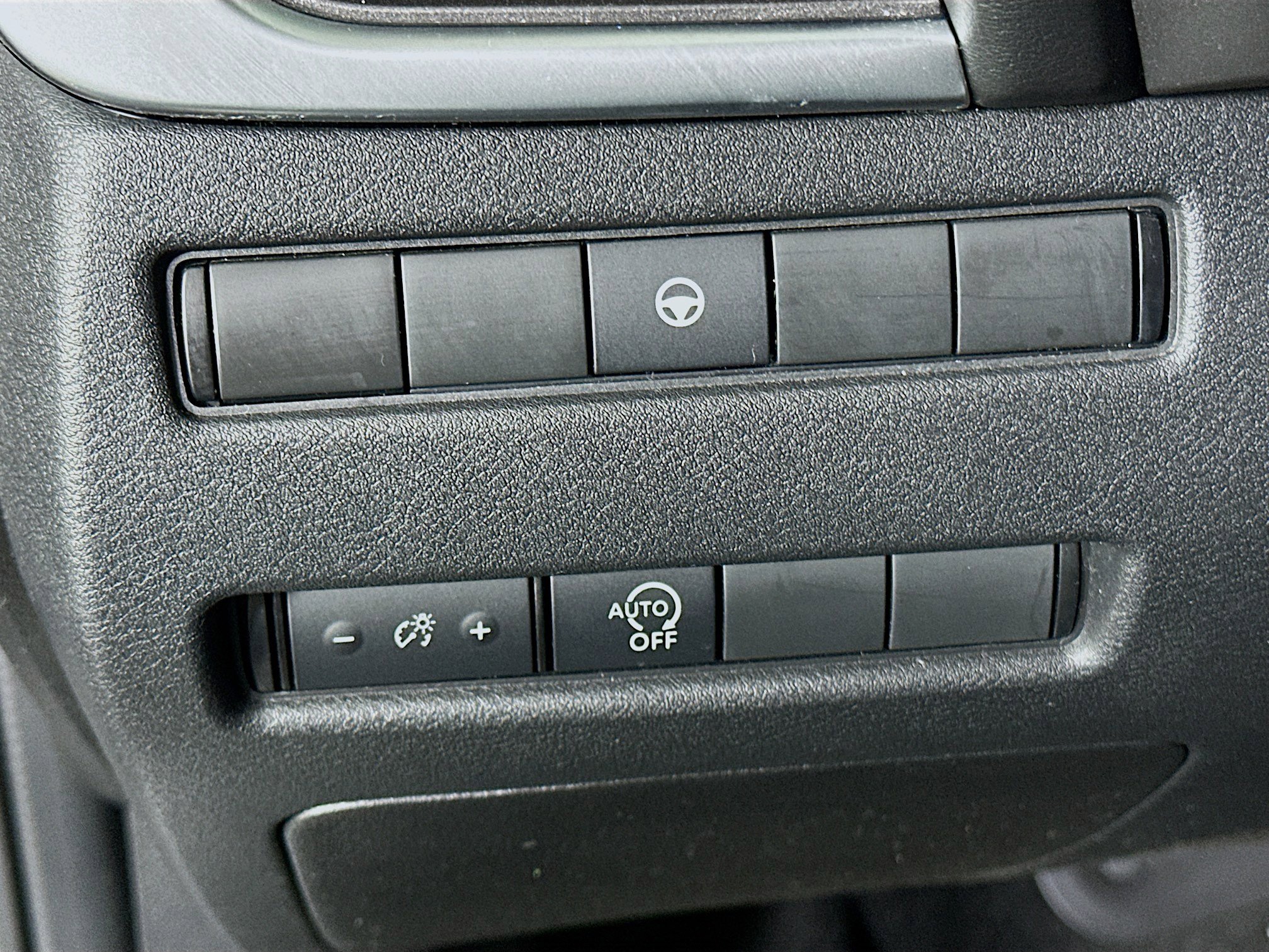 Used 2023 Nissan Rogue SV image 17