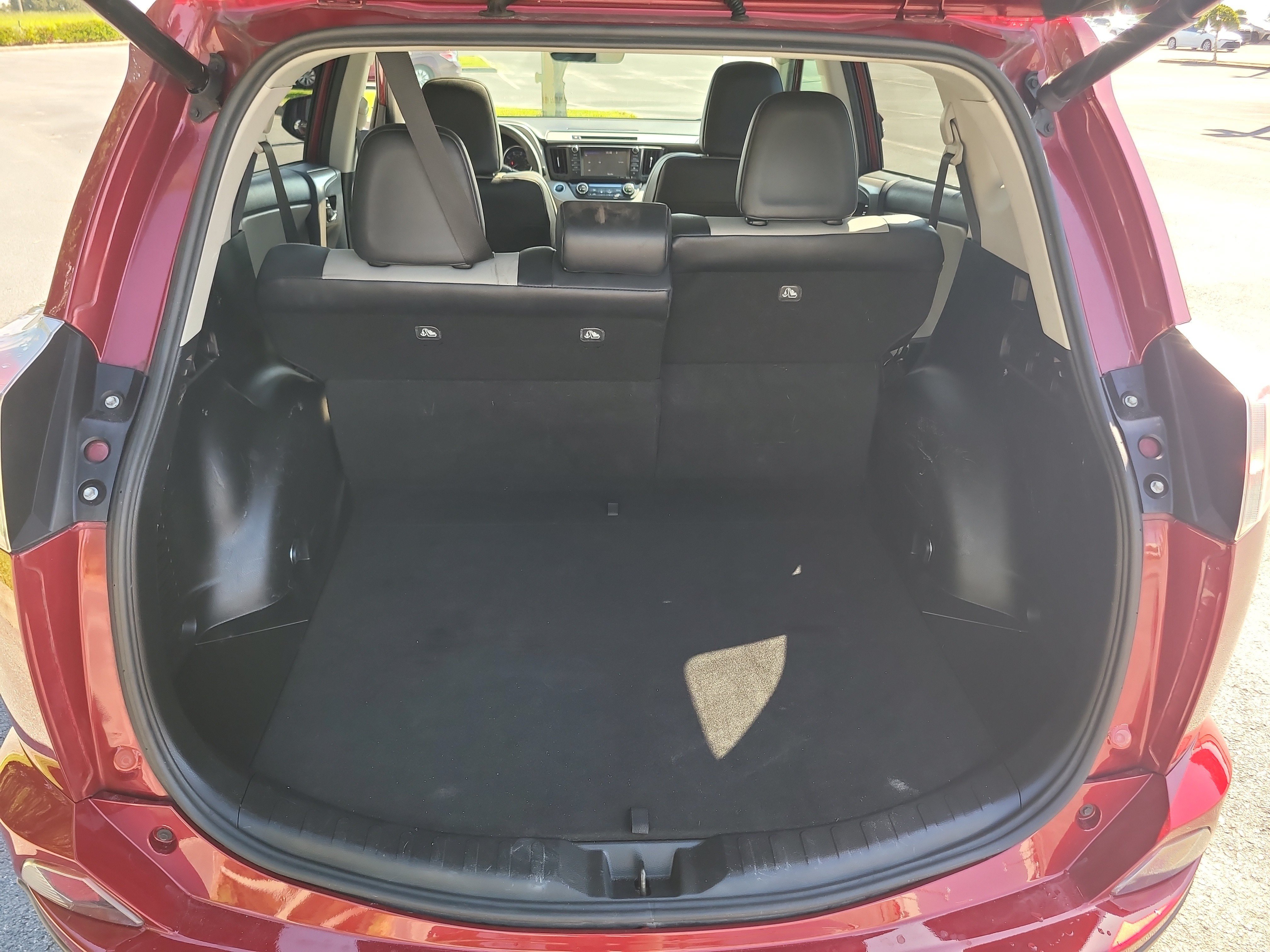Used 2018 Toyota RAV4 Limited FWD image 11