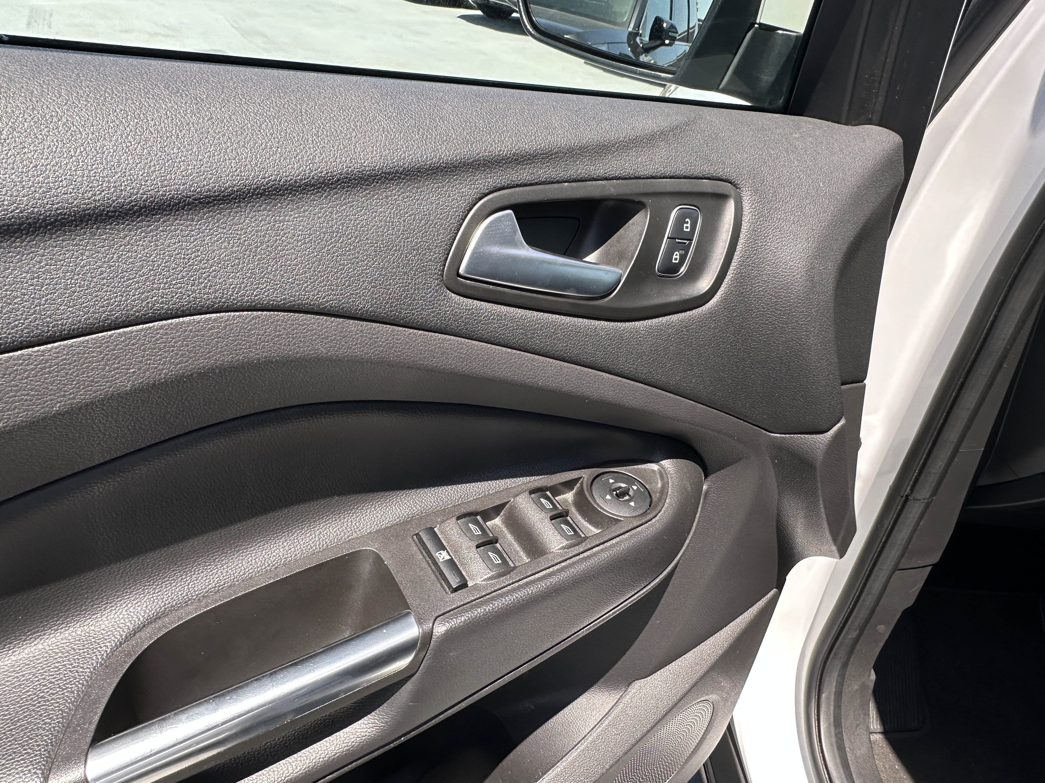 Used 2018 Ford Escape SE FWD image 23