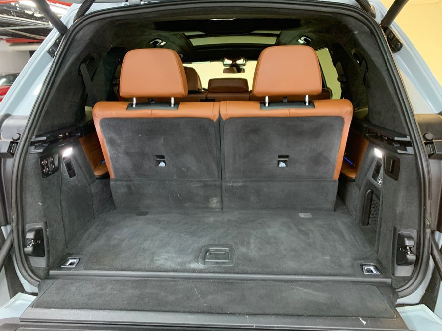 Used 2023 BMW X7 xDrive40i w/ M Sport Package AWD/4WD image 9