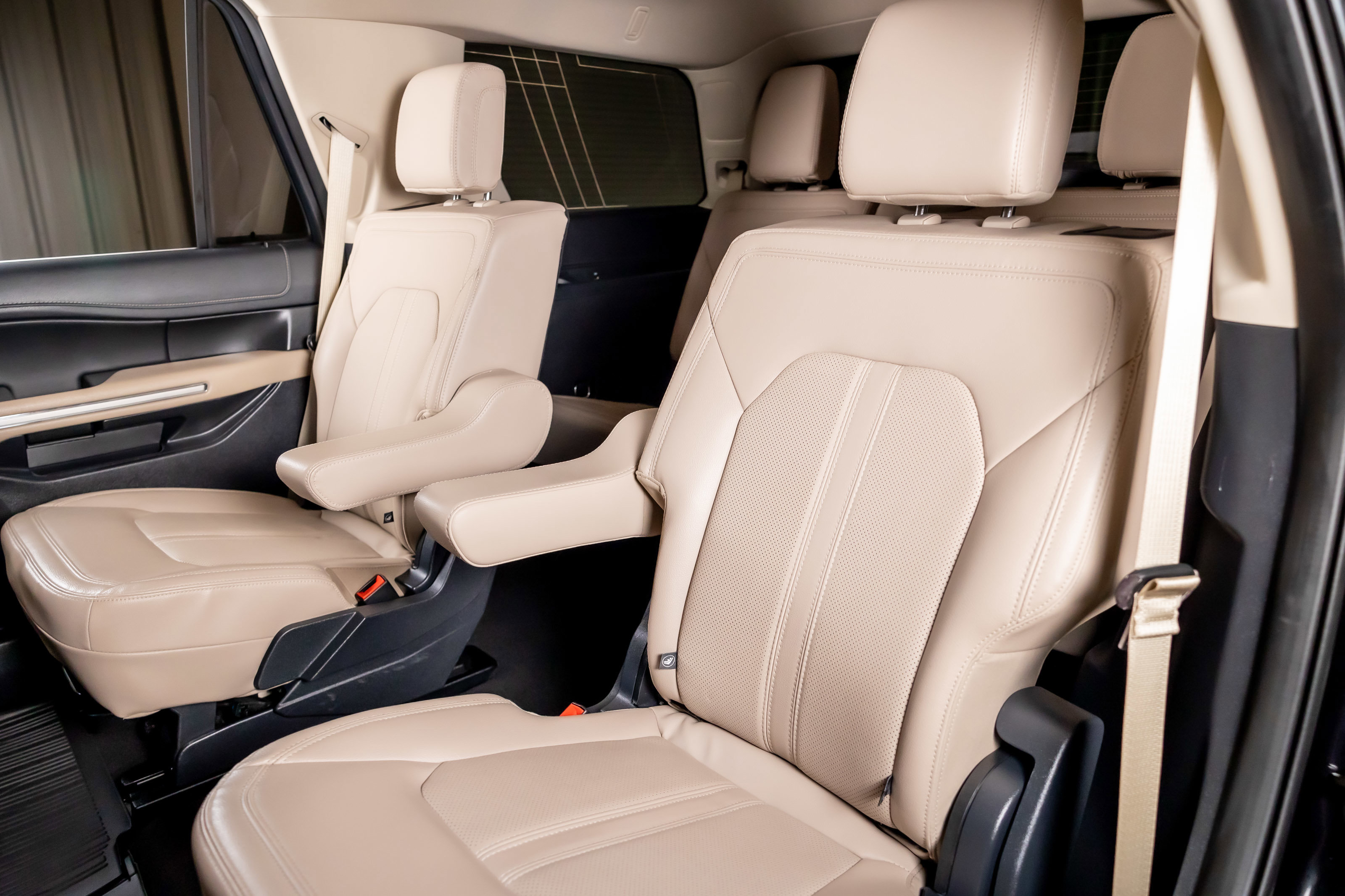 Used 2023 Ford Expedition Limited image 25