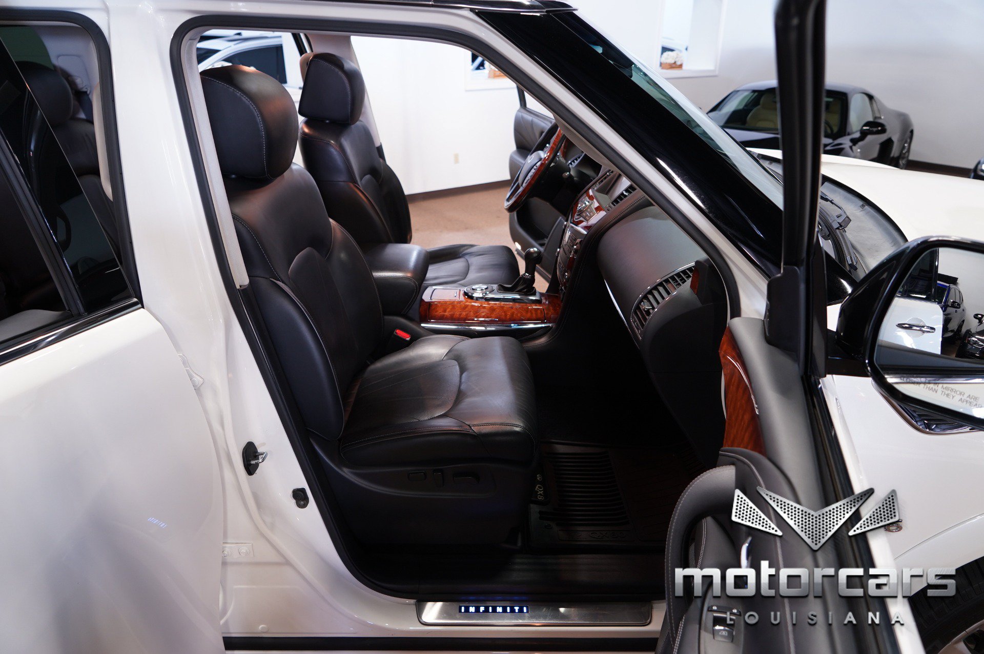 Used 2017 INFINITI QX80 2WD w/ Deluxe Technology Package image 25