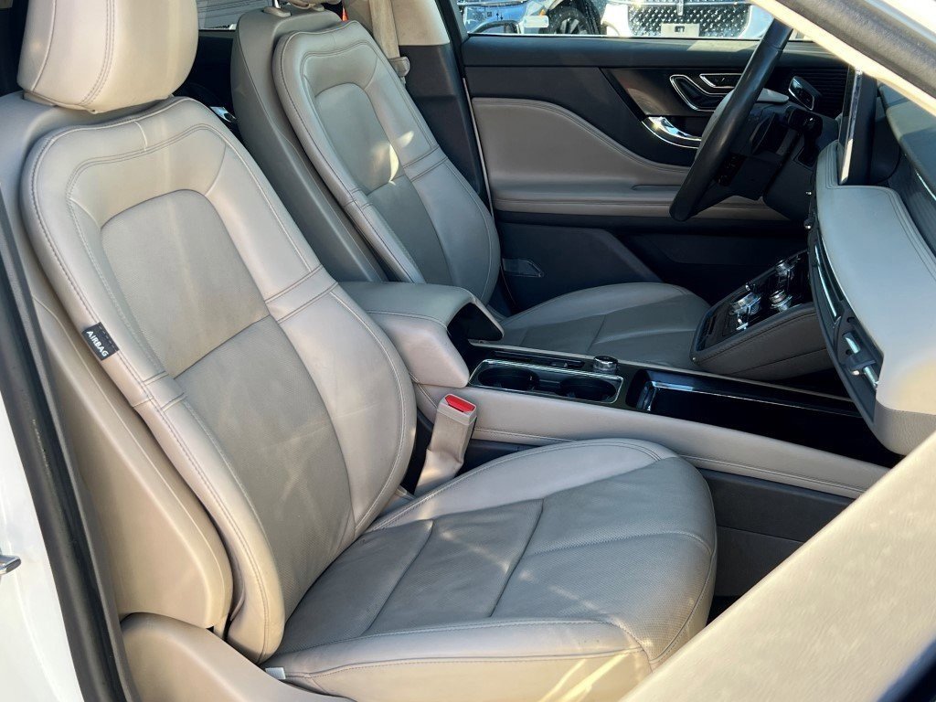 Used 2022 Lincoln Corsair AWD w/ Premium Package image 11