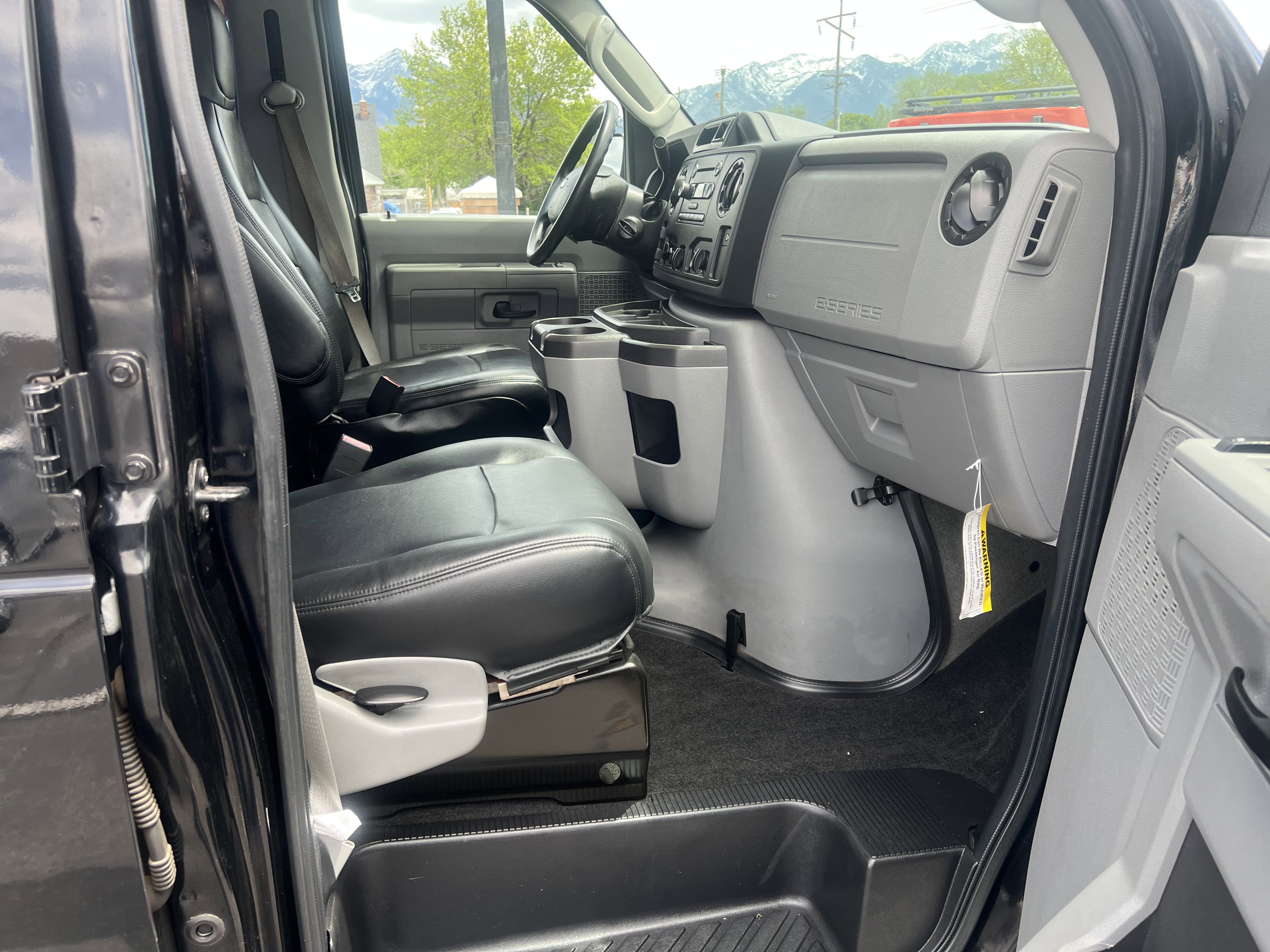 Used 2014 Ford E-150 and Econoline 150 Wagon RWD image 11