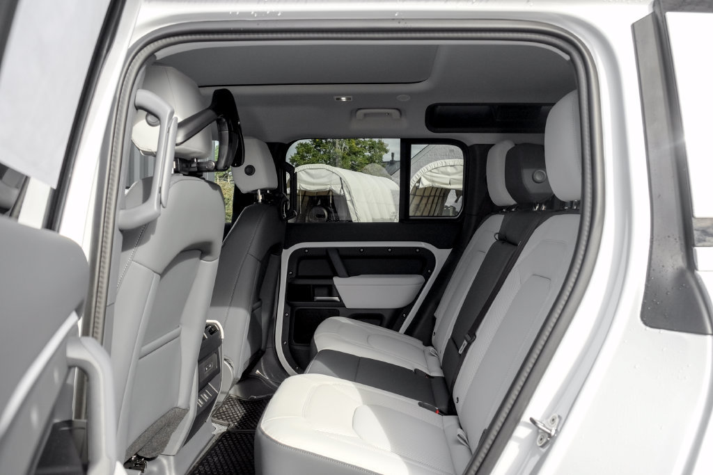 New 2026 Land Rover Defender 110 S AWD/4WD image 17