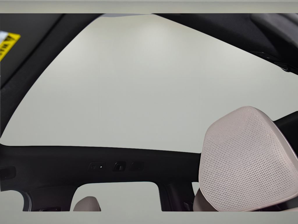 Used 2025 Volvo EX90 Ultra image 11