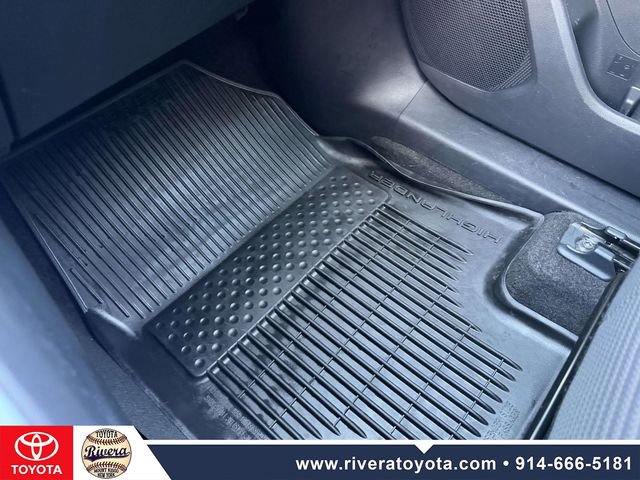 Used 2023 Toyota Highlander LE AWD/4WD image 23