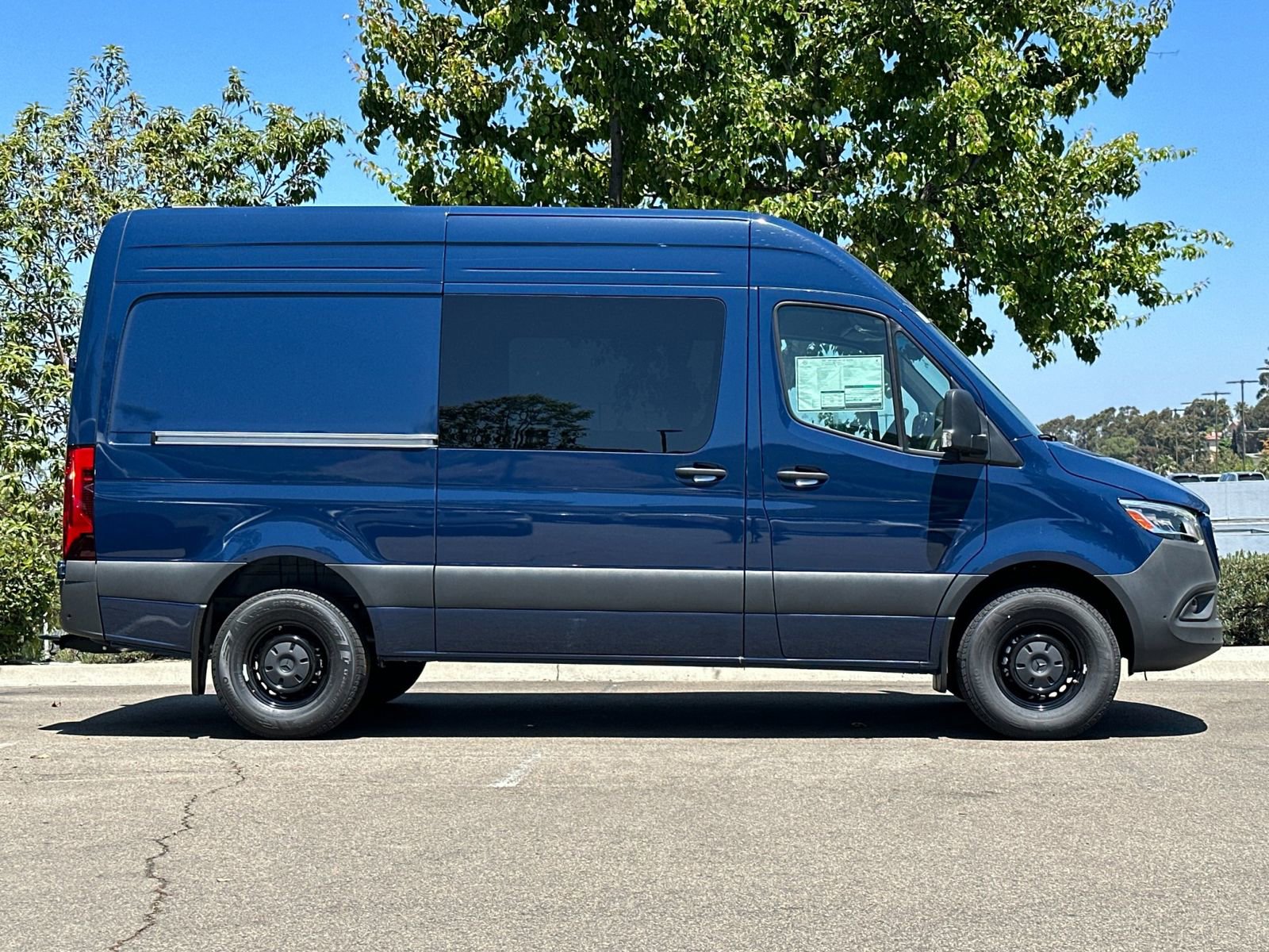 Used 2024 Mercedes-Benz Sprinter 2500 image 2