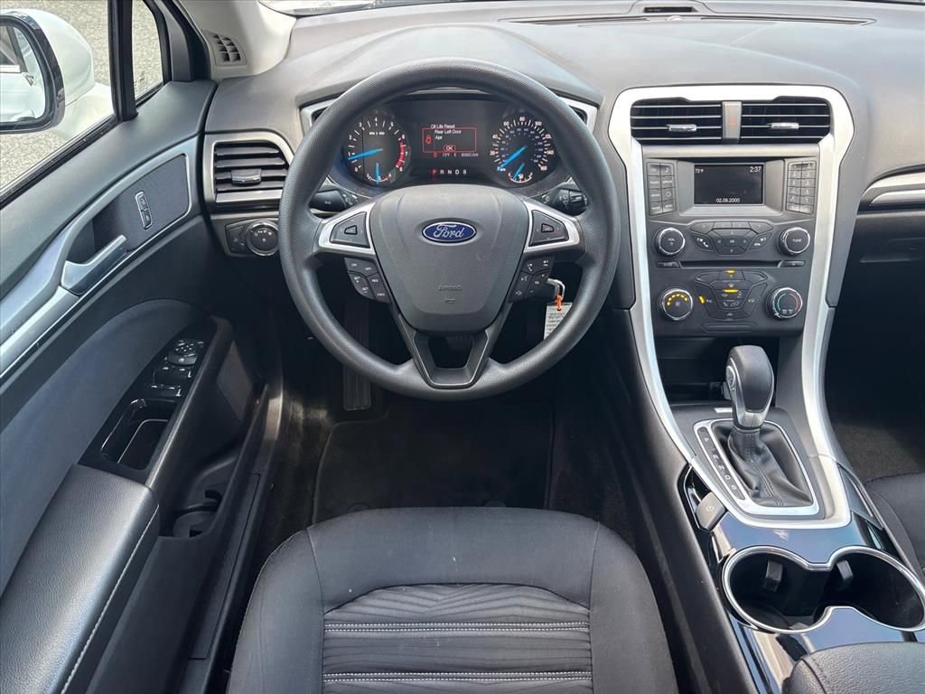 Used 2016 Ford Fusion SE FWD image 13
