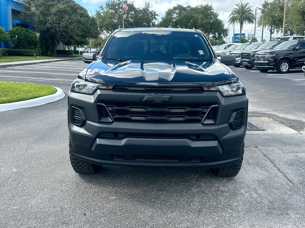 Used 2025 Chevrolet Colorado W/T w/ Advanced Trailering Package AWD/4WD image 2