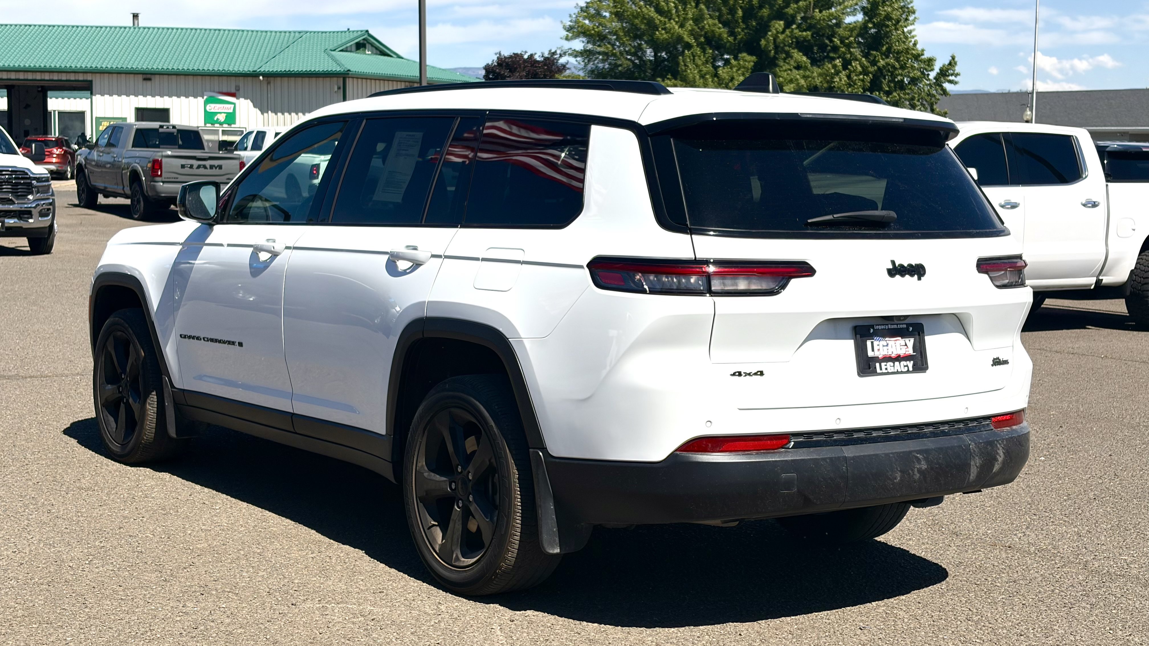Used 2024 Jeep Grand Cherokee L Laredo AWD/4WD image 5