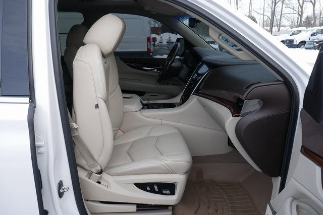 Used 2017 Cadillac Escalade Luxury image 30