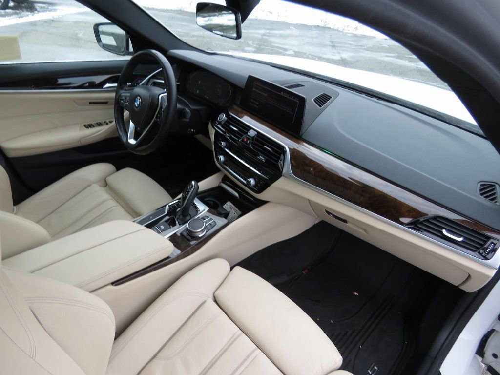 Used 2020 BMW 530i xDrive w/ Convenience Package image 13