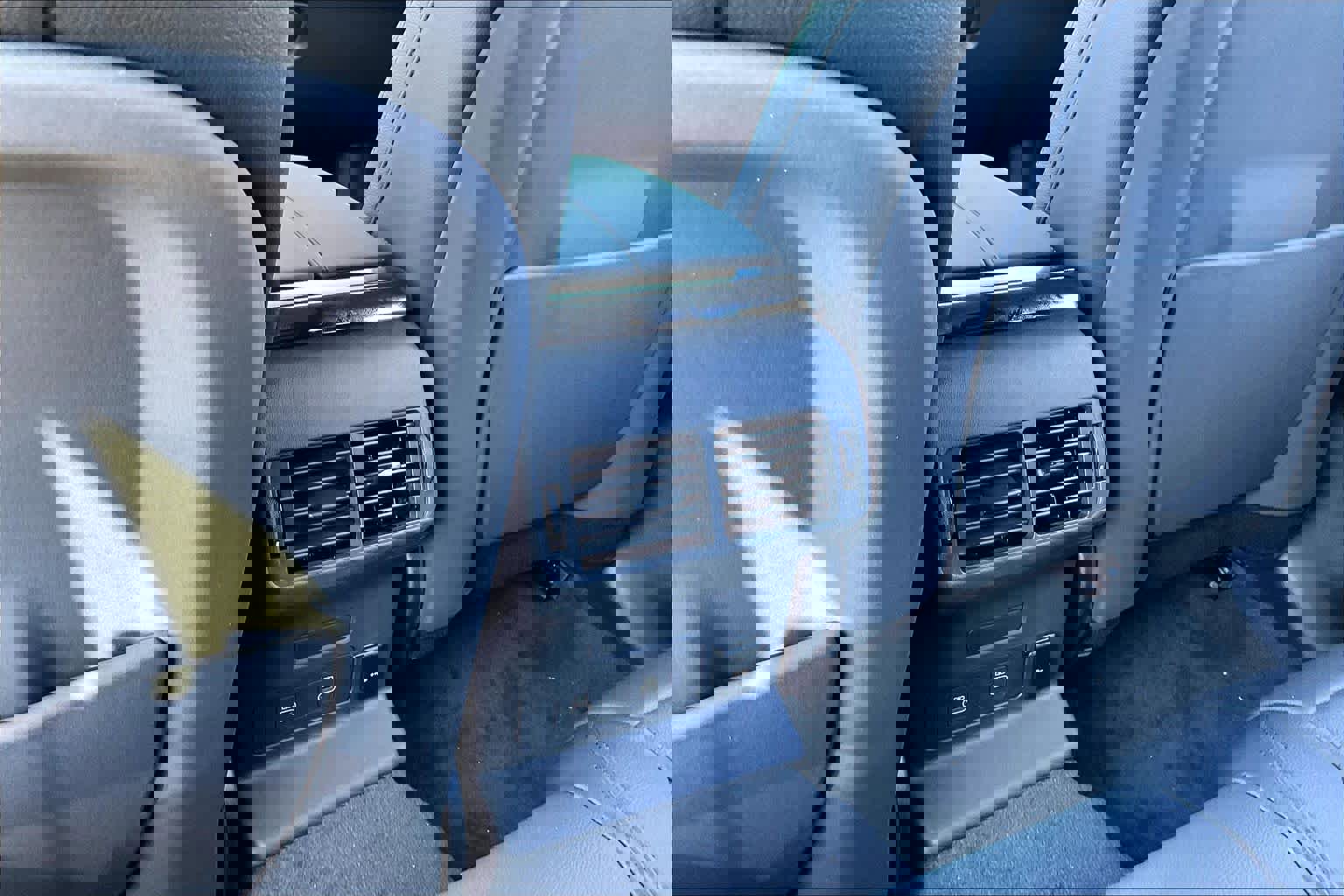 New 2026 Land Rover Range Rover Velar Dynamic SE image 16