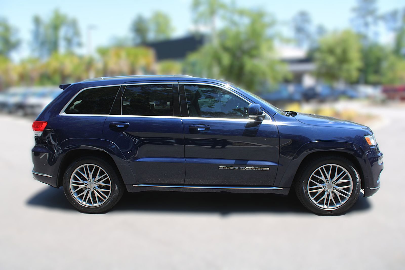 Used 2018 Jeep Grand Cherokee Summit AWD/4WD image 14