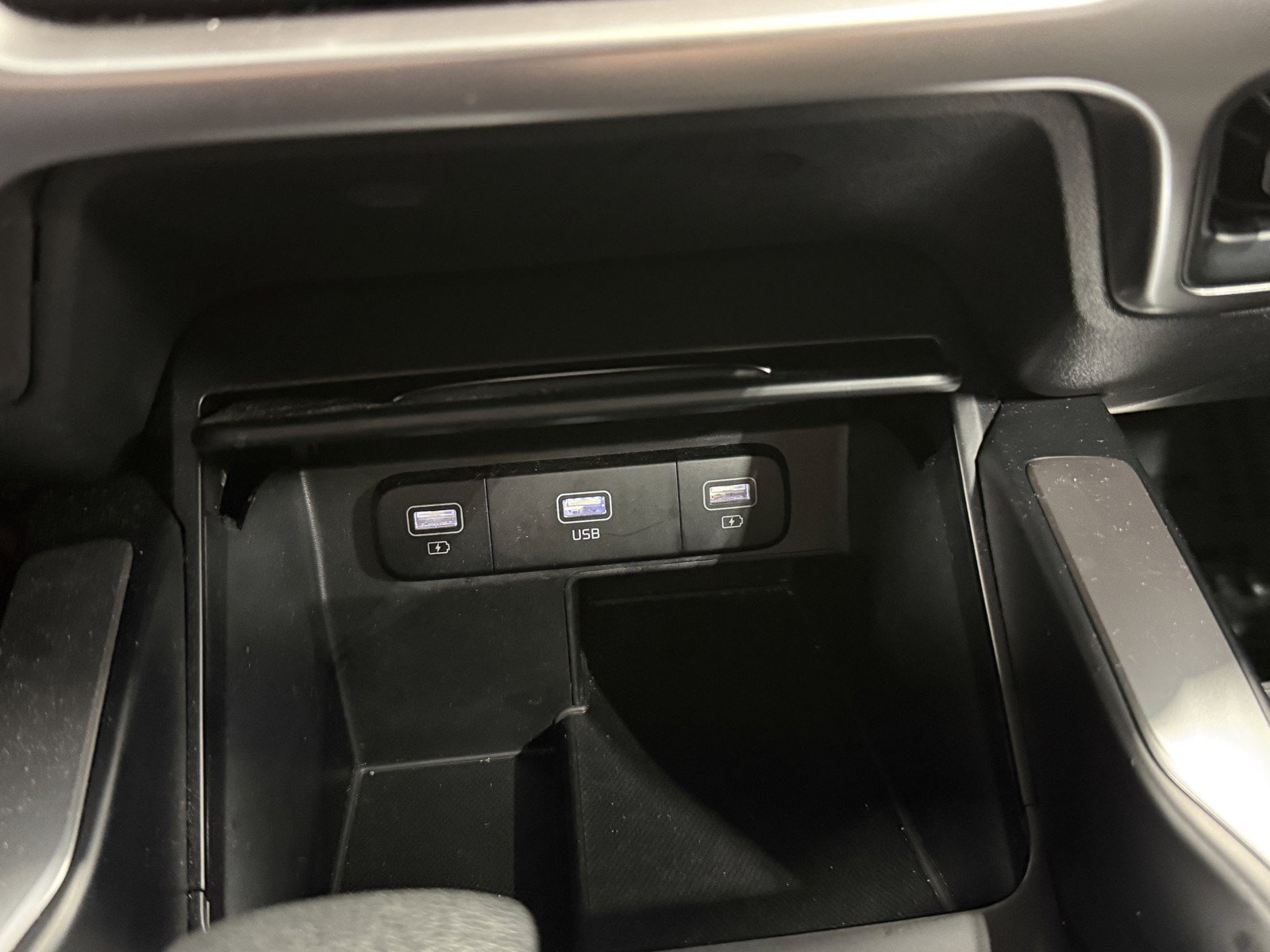 Used 2022 Kia Sorento LX FWD image 12