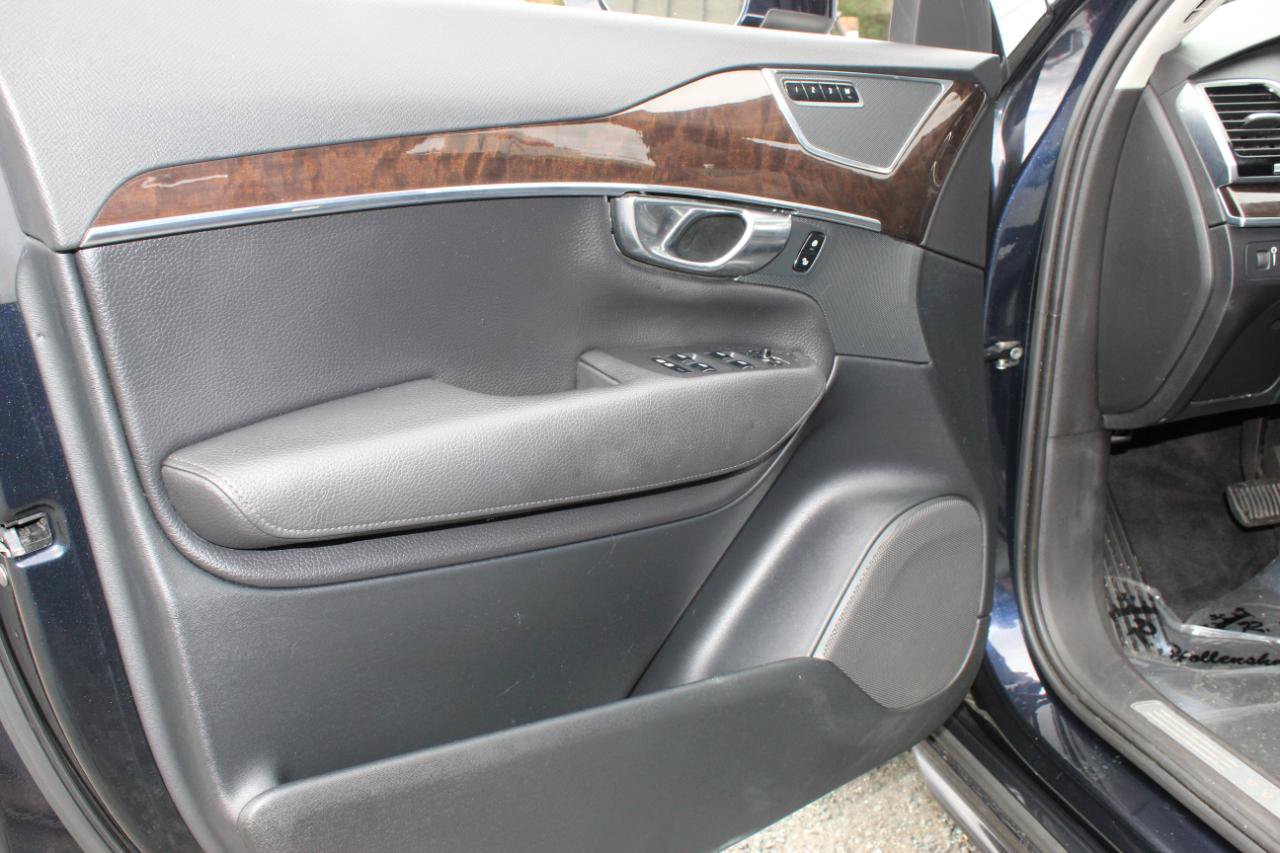Used 2017 Volvo XC90 T6 Momentum w/ Vision Package AWD/4WD image 9