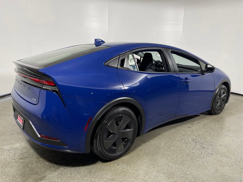 Used 2025 Toyota Prius LE image 3