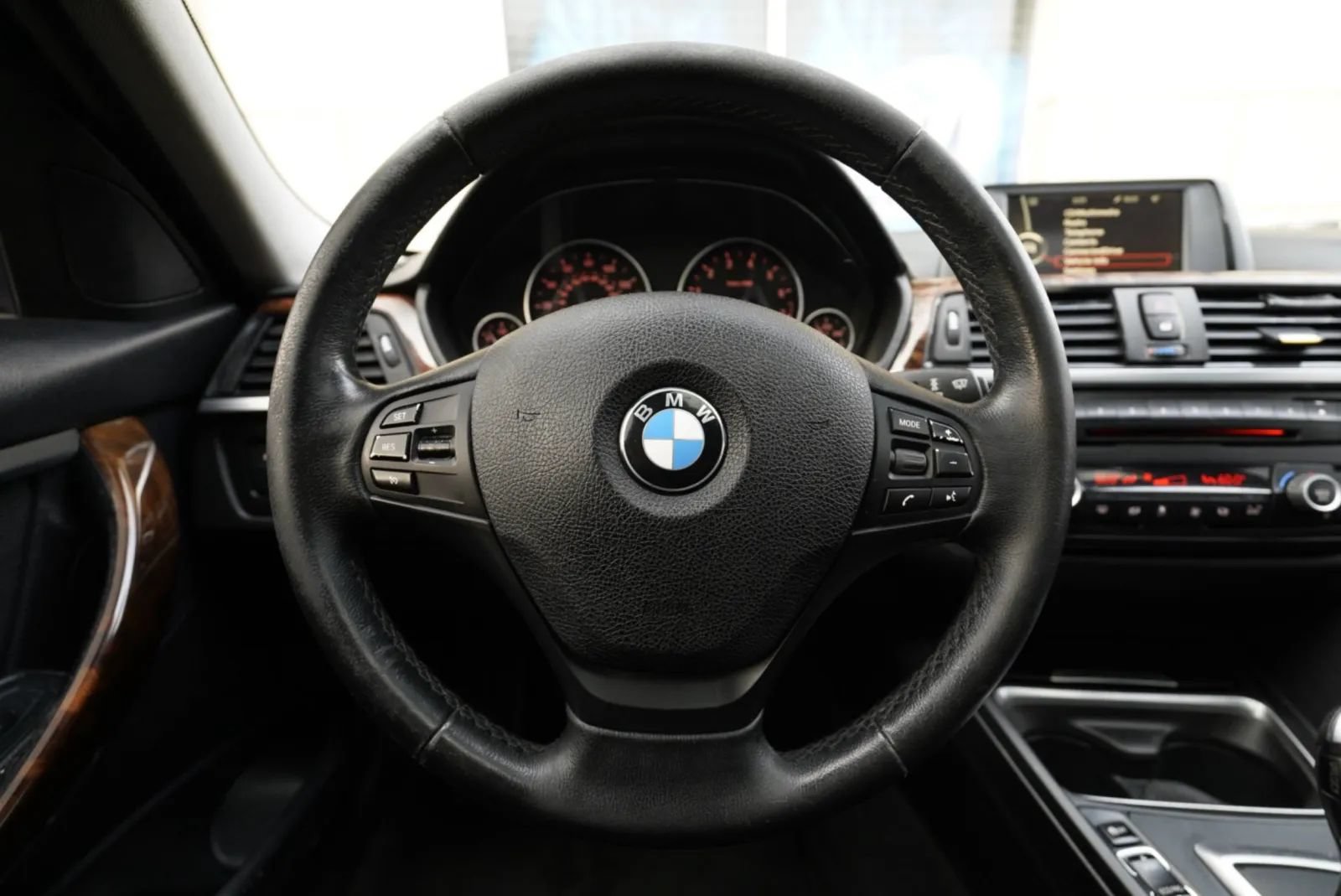 Used 2014 BMW 320i xDrive Sedan AWD/4WD image 43