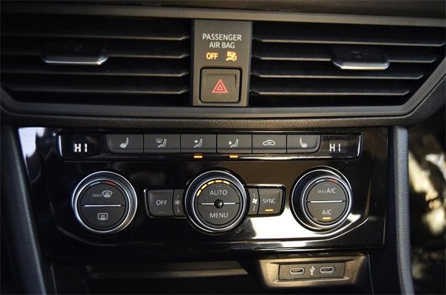 Certified 2024 Volkswagen Jetta SE w/ Panoramic Sunroof Package image 15