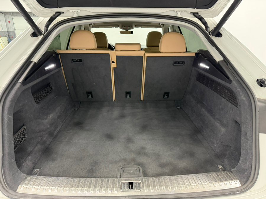 Used 2019 Audi Q8 Premium w/ Convenience Package image 58