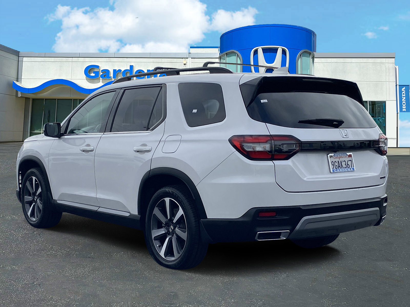 Certified 2023 Honda Pilot Touring image 4