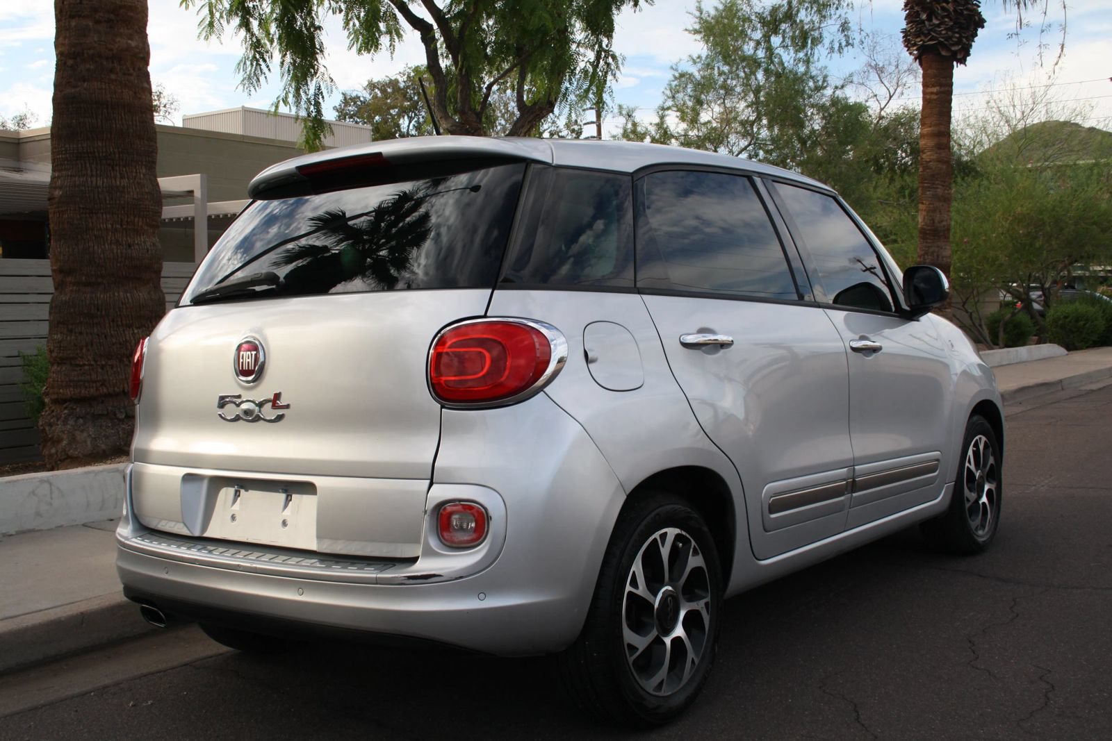 Used 2014 FIAT 500L Lounge FWD image 4