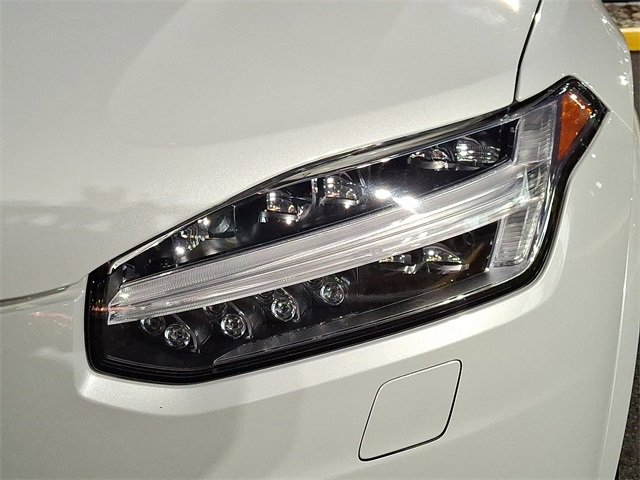 Used 2020 Volvo XC90 T6 Momentum w/ Protection Package Premier image 14