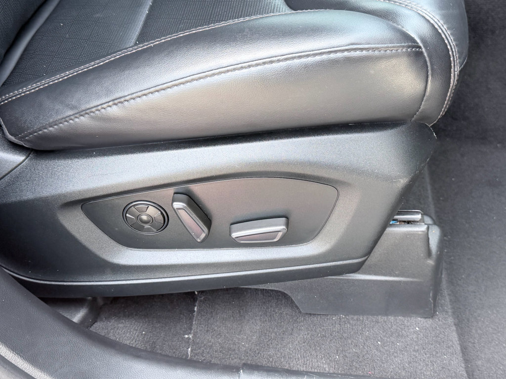 Used 2021 Ford Explorer Platinum w/ Equipment Group 601A AWD/4WD image 27