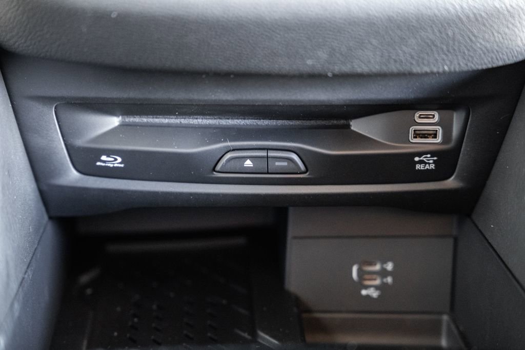 New 2026 Chrysler Pacifica Limited w/ Uconnect Theater Family Group image 23