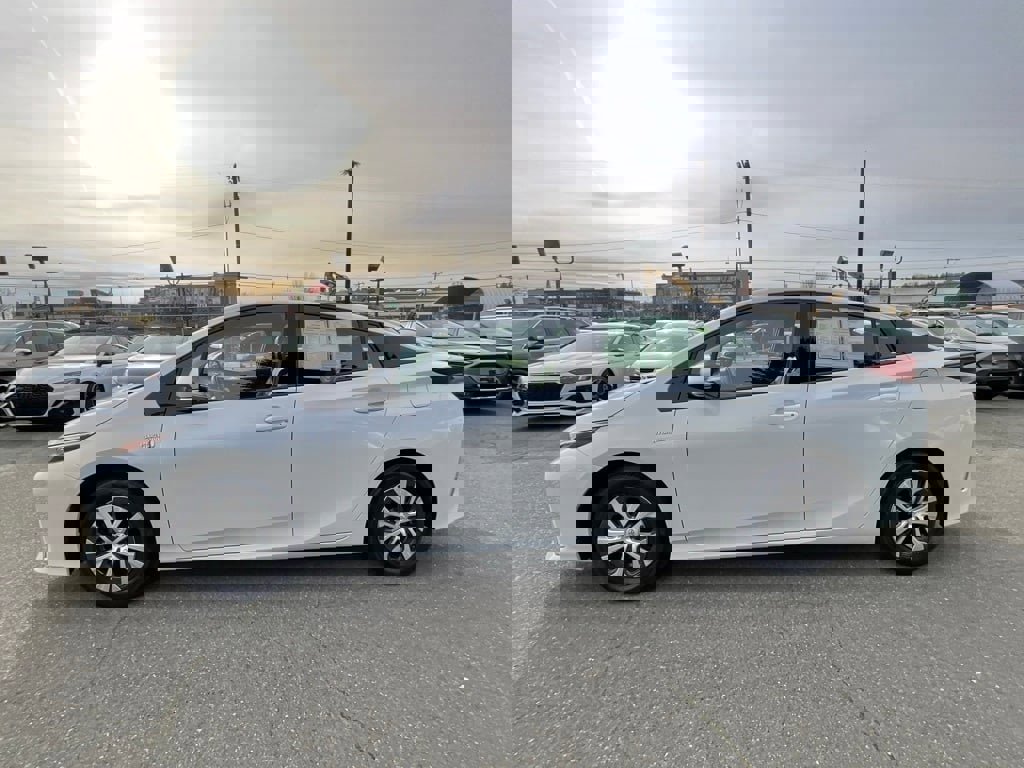 Used 2018 Toyota Prius Prime Plus image 5