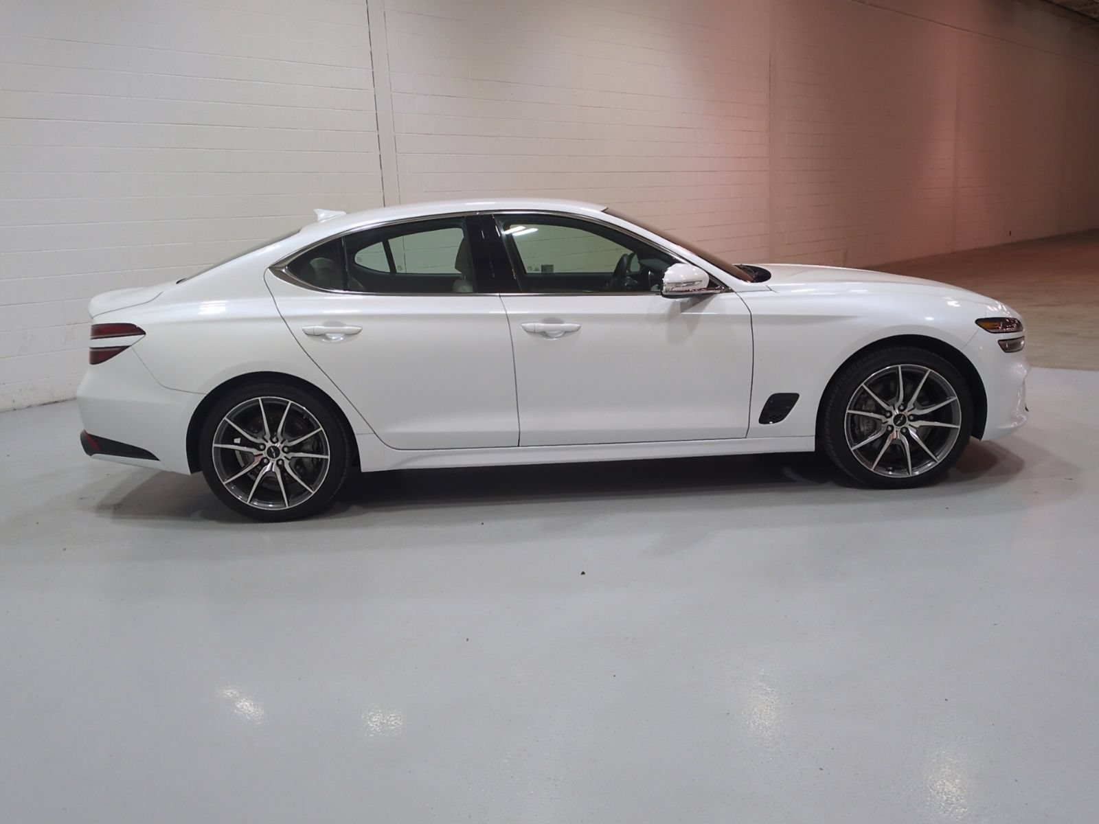 Used 2025 Genesis G70 2.5T AWD/4WD video 2