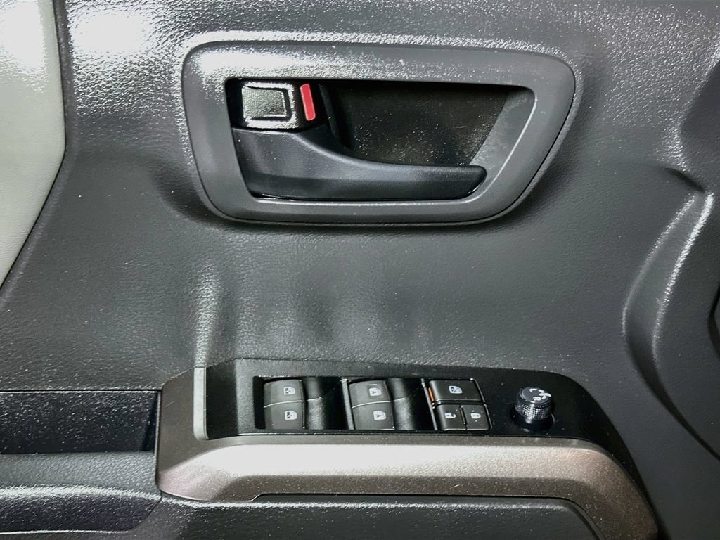 Used 2023 Toyota Tacoma SR5 w/ Black Out Package (TMS) AWD/4WD image 19