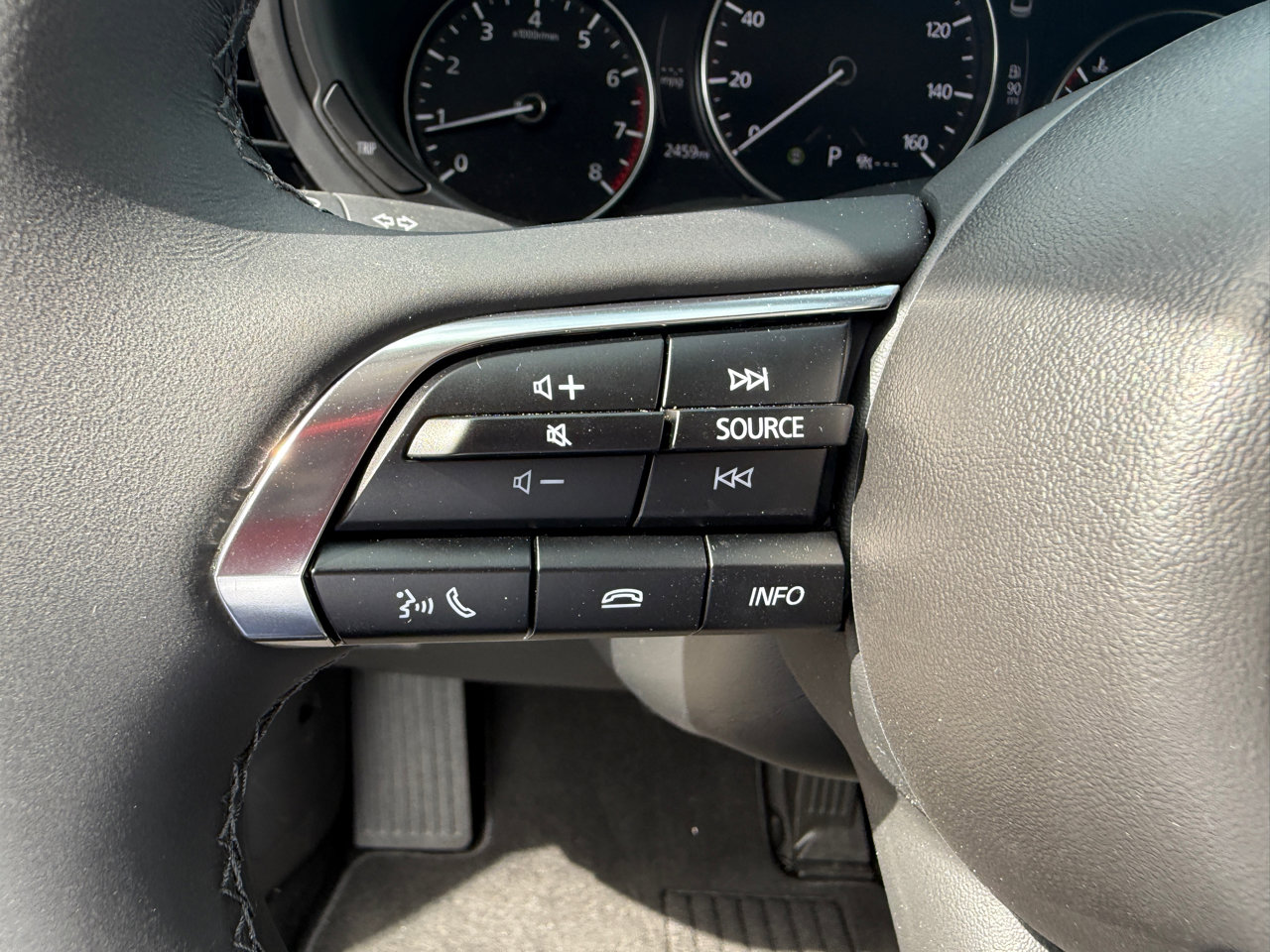 Used 2024 MAZDA MAZDA3 s image 27