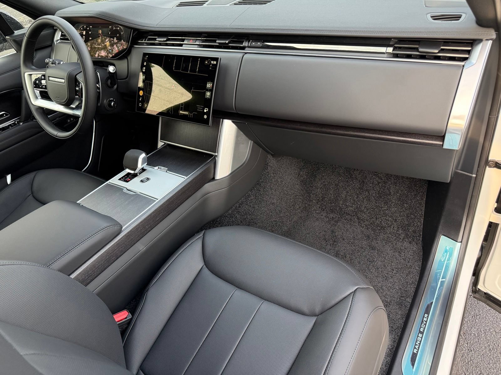 New 2026 Land Rover Range Rover SE AWD/4WD image 19