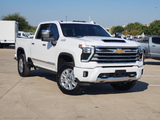Used 2025 Chevrolet Silverado 2500 High Country w/ Technology Package AWD/4WD image 2