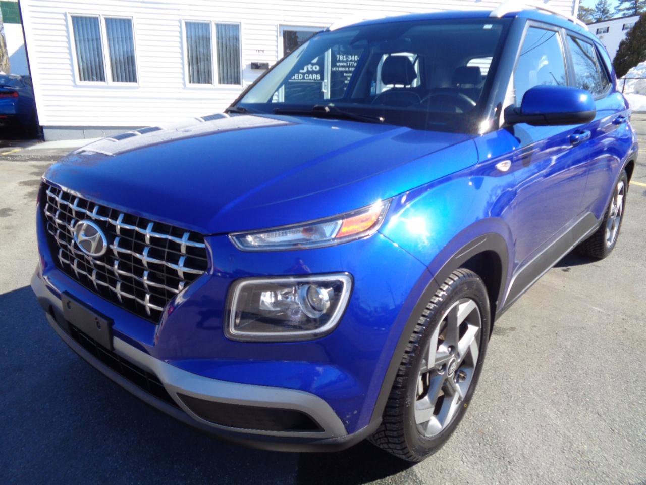 Used 2023 Hyundai Venue Limited image 14