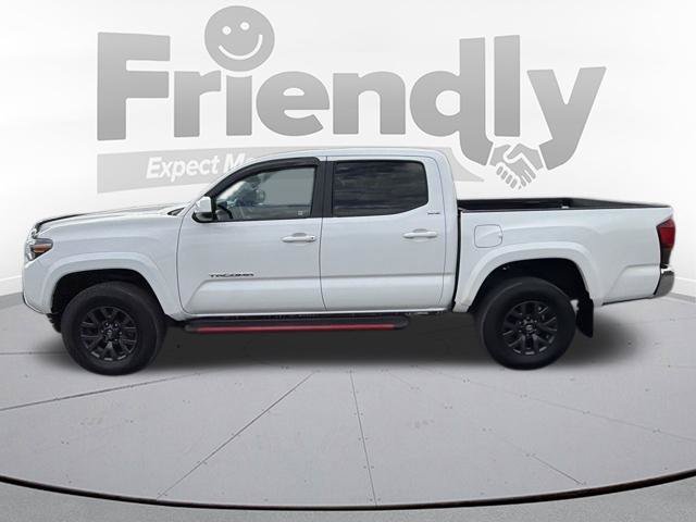 Used 2023 Toyota Tacoma SR5 AWD/4WD image 3