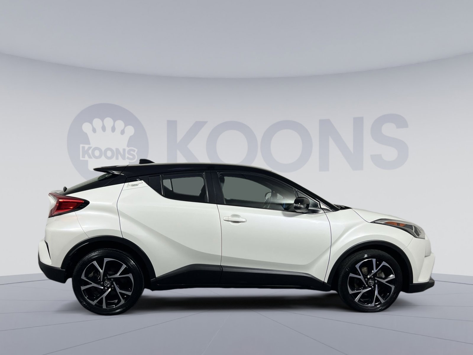 Used 2019 Toyota C-HR XLE FWD image 12
