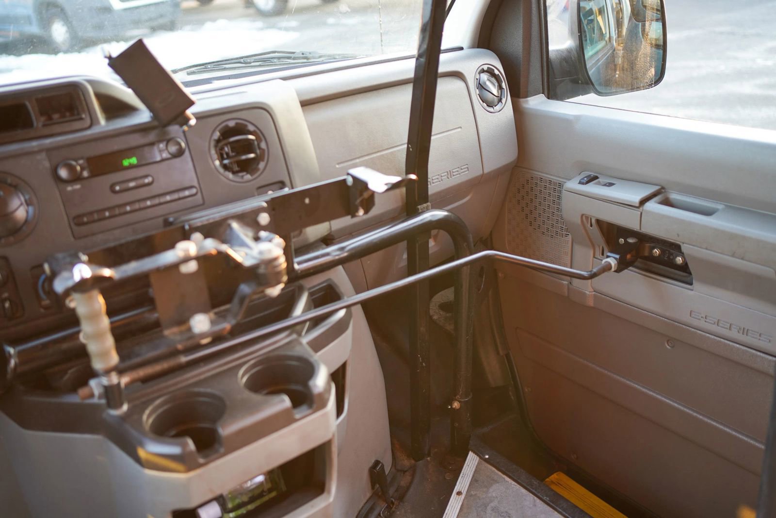 Used 2014 Ford E-350 and Econoline 350 Extended Super Duty w/ Power Group RWD image 27