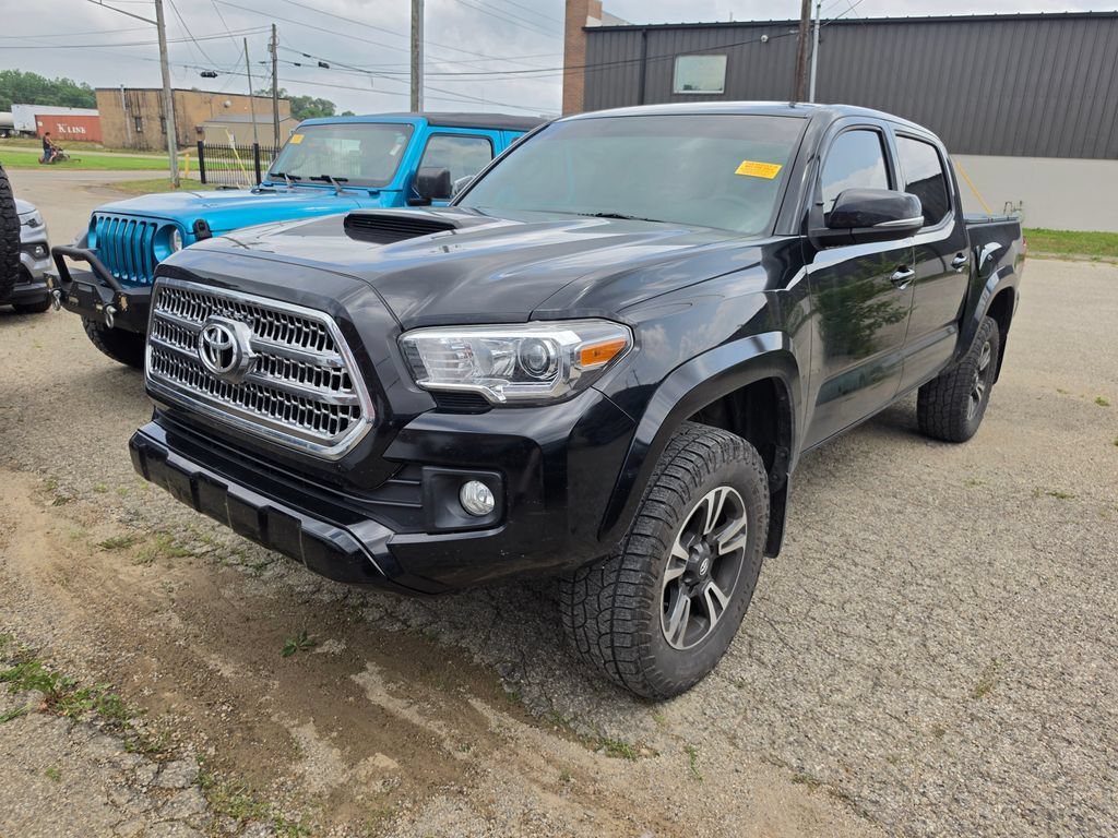Used 2017 Toyota Tacoma TRD Sport w/ Tow Package (A/T)