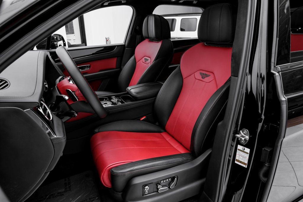 Used 2023 Bentley Bentayga image 34