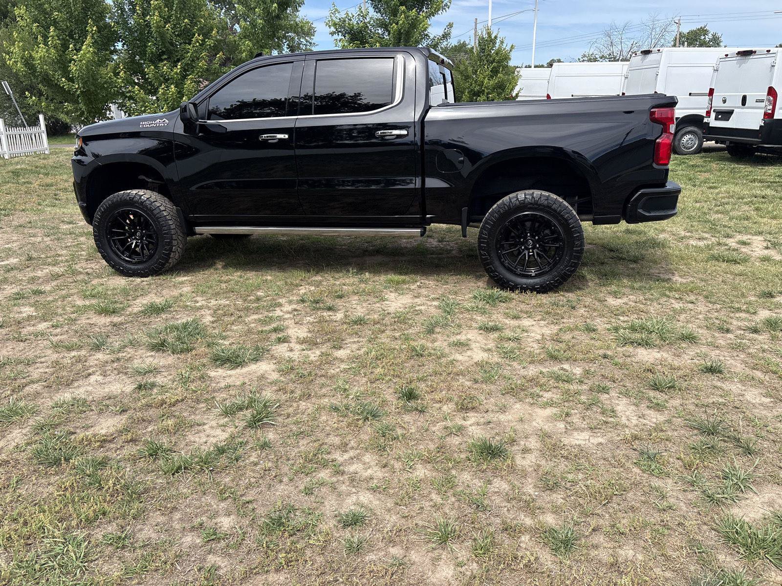 Used 2020 Chevrolet Silverado 1500 High Country w/ Technology Package AWD/4WD image 8