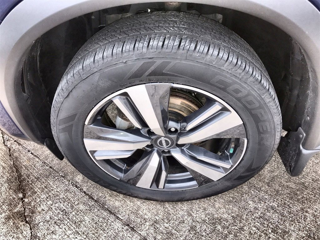 Used 2023 Nissan Rogue SL w/ SL Premium Package image 10